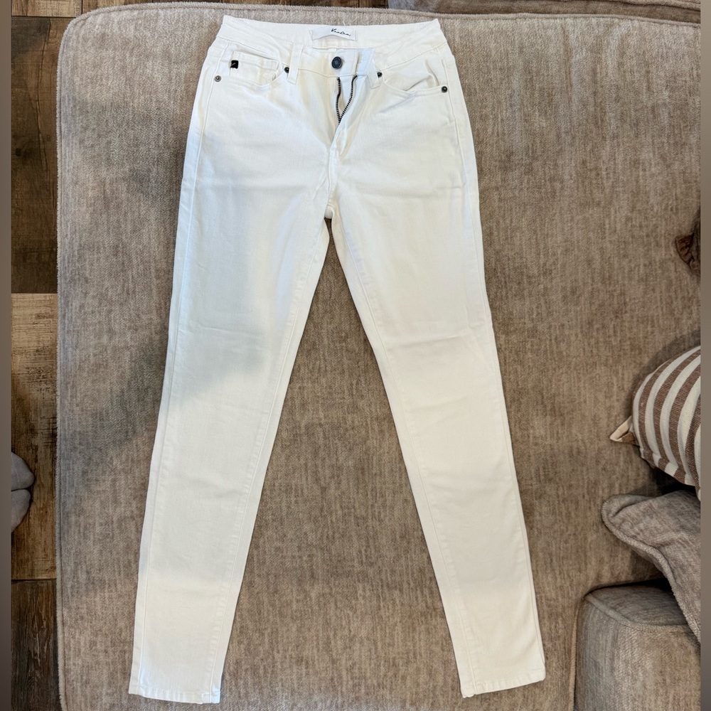 White Kancan Skinny Jeans Size 3/25 - gently worn